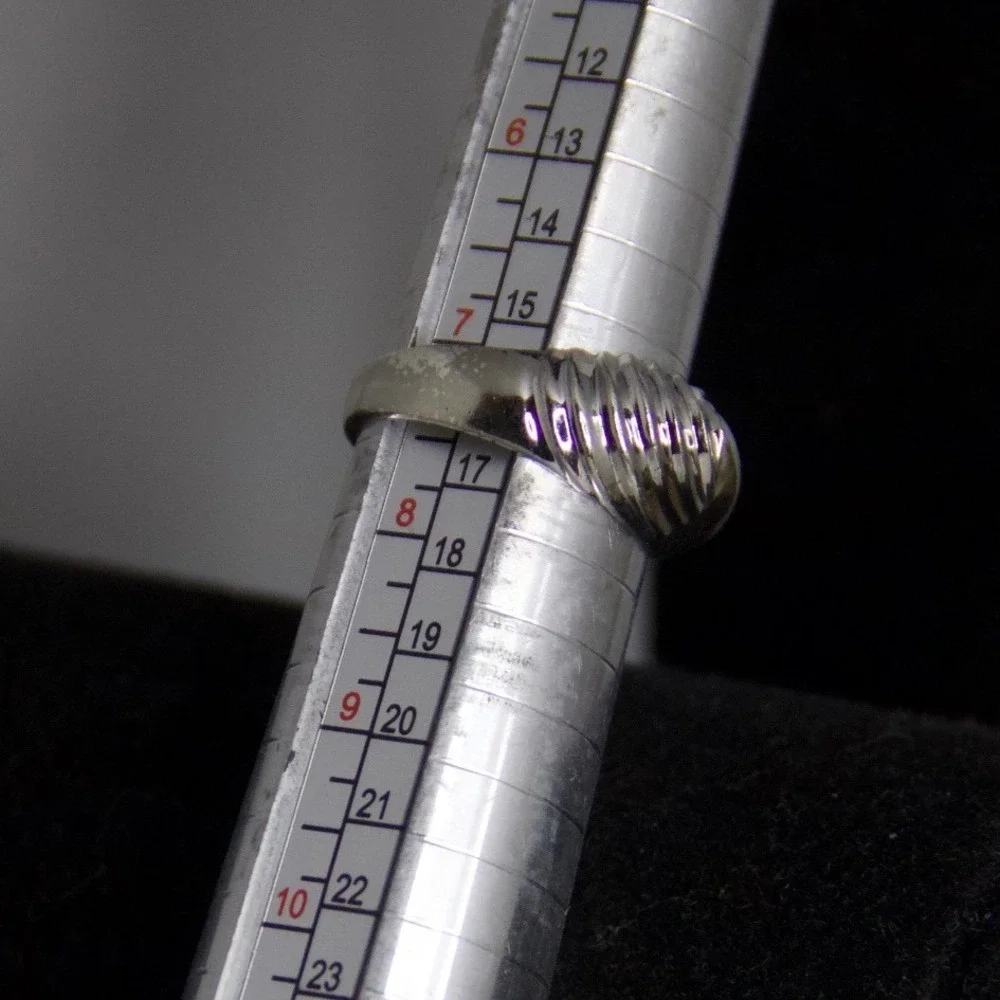 Vintage Silver Tone Ribbed Dome Ring Sculptural Tapered Band Size 7.5